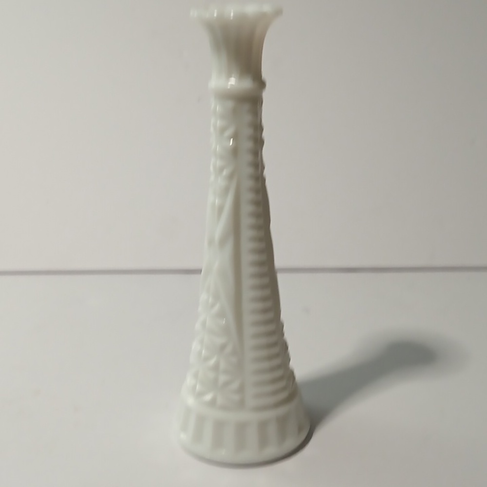 Vintage MCM Mid-Century Anchor Hocking Milk Glass Bud Vase Stars and Bars 9 Inch - Picture 3 of 7